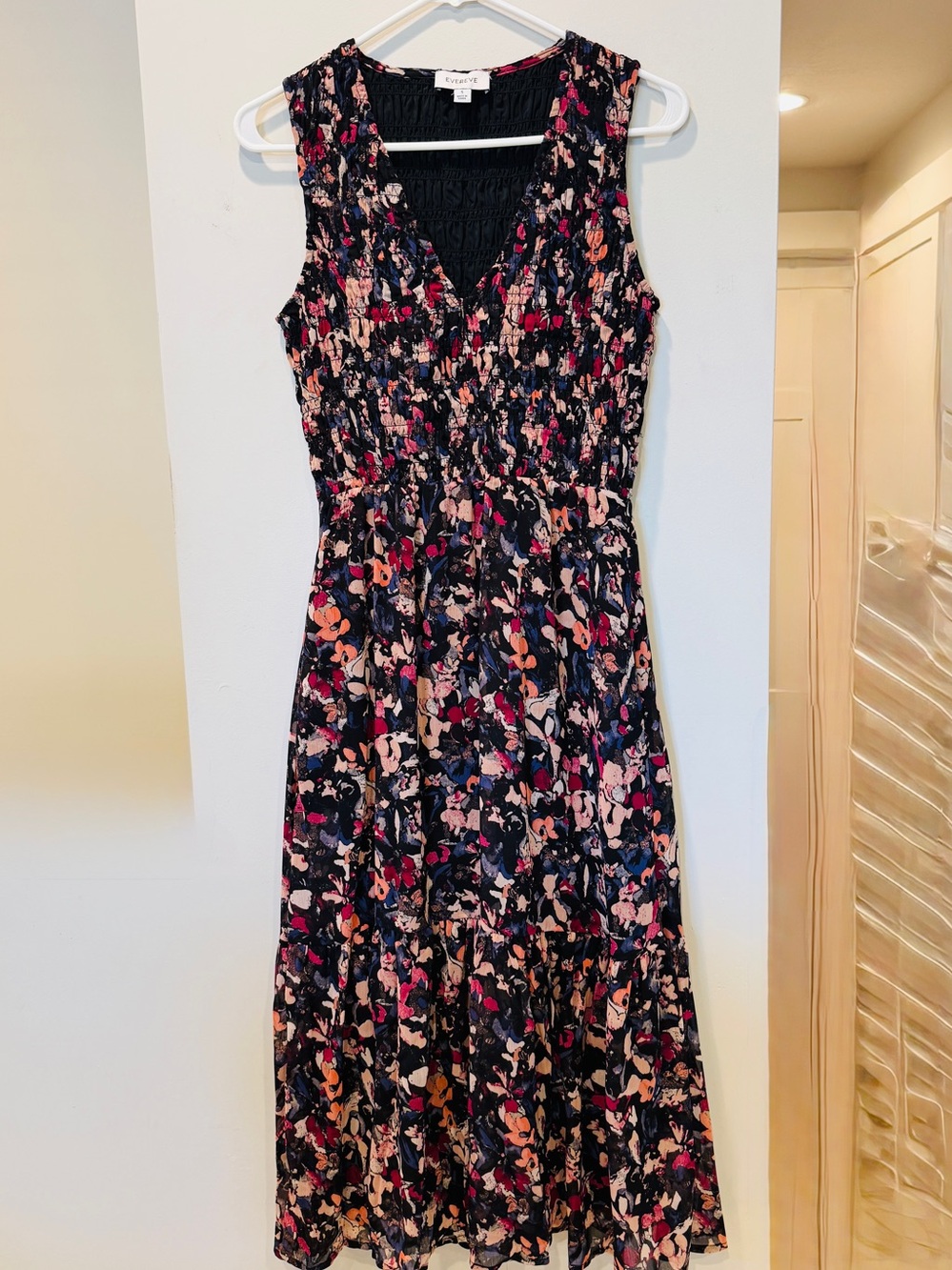 Evereve Black Floral V-Neck Sleeveless Midi Dress